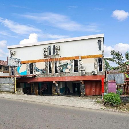 Oyo 90161 Hotel Lendosis Pipa Reja Angkatan 66 Palembang Exterior foto