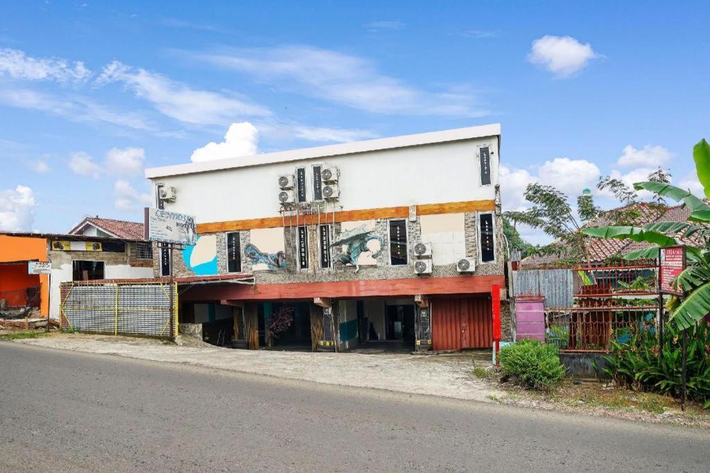 Oyo 90161 Hotel Lendosis Pipa Reja Angkatan 66 Palembang Exterior foto